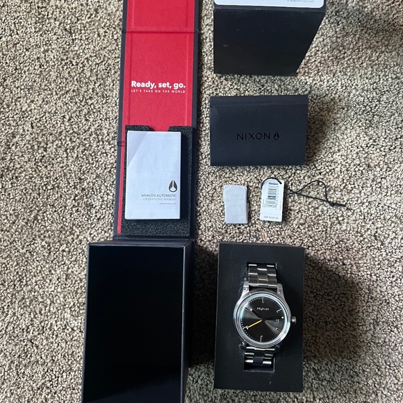 Nixon 5th Element automatic watch - Picture 2 of 5